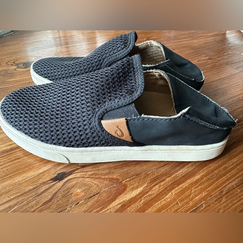 Olukai Woman’s Black Mesh Slip-On Shoes Size 5